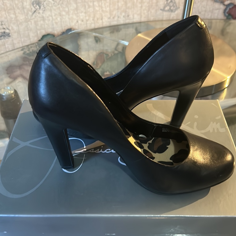 Black Jessica Simpson Pumps - Picture 4 of 4